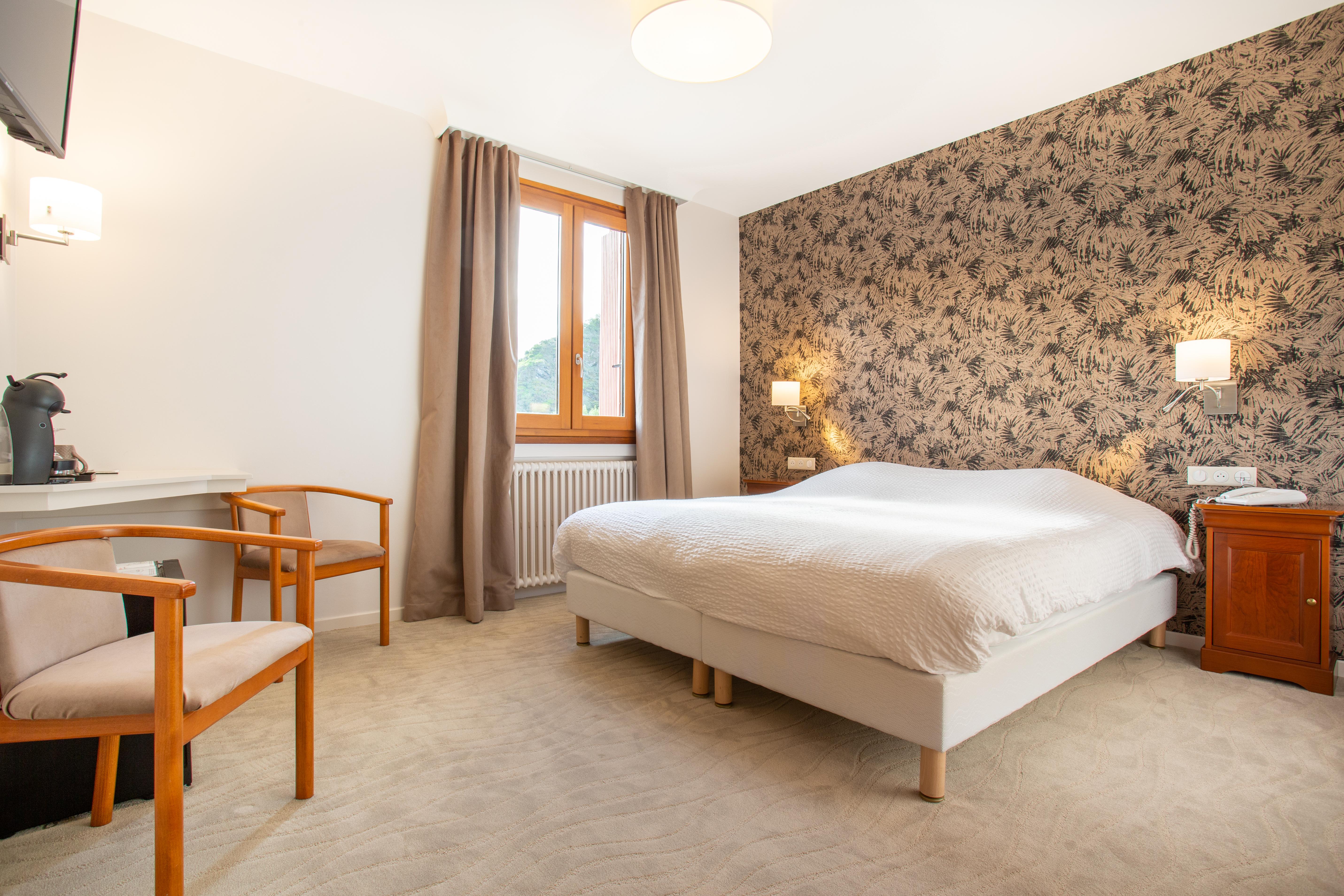 Logis Hotel Restaurant Du Pont Ambialet Екстериор снимка