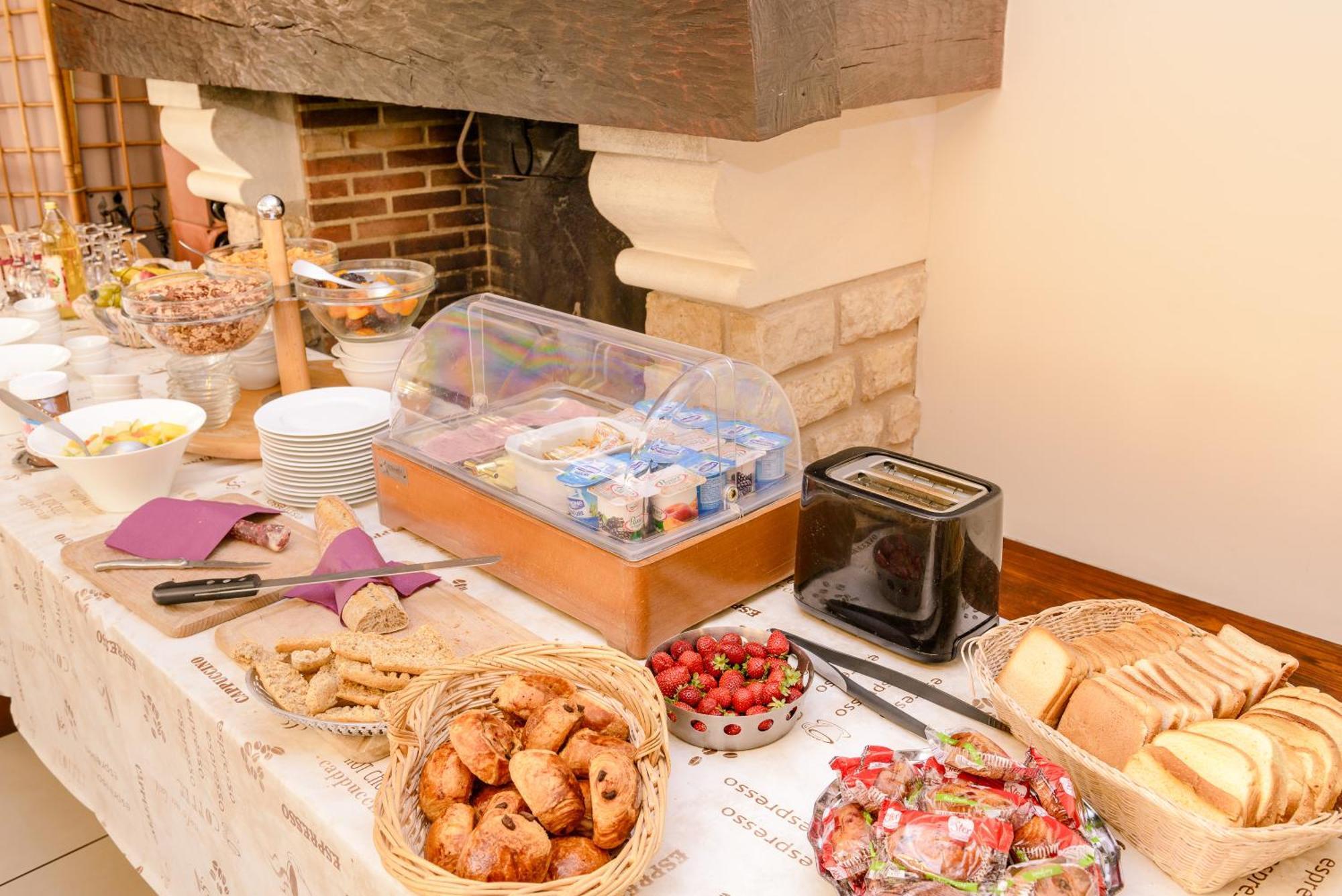 Logis Hotel Restaurant Du Pont Ambialet Екстериор снимка