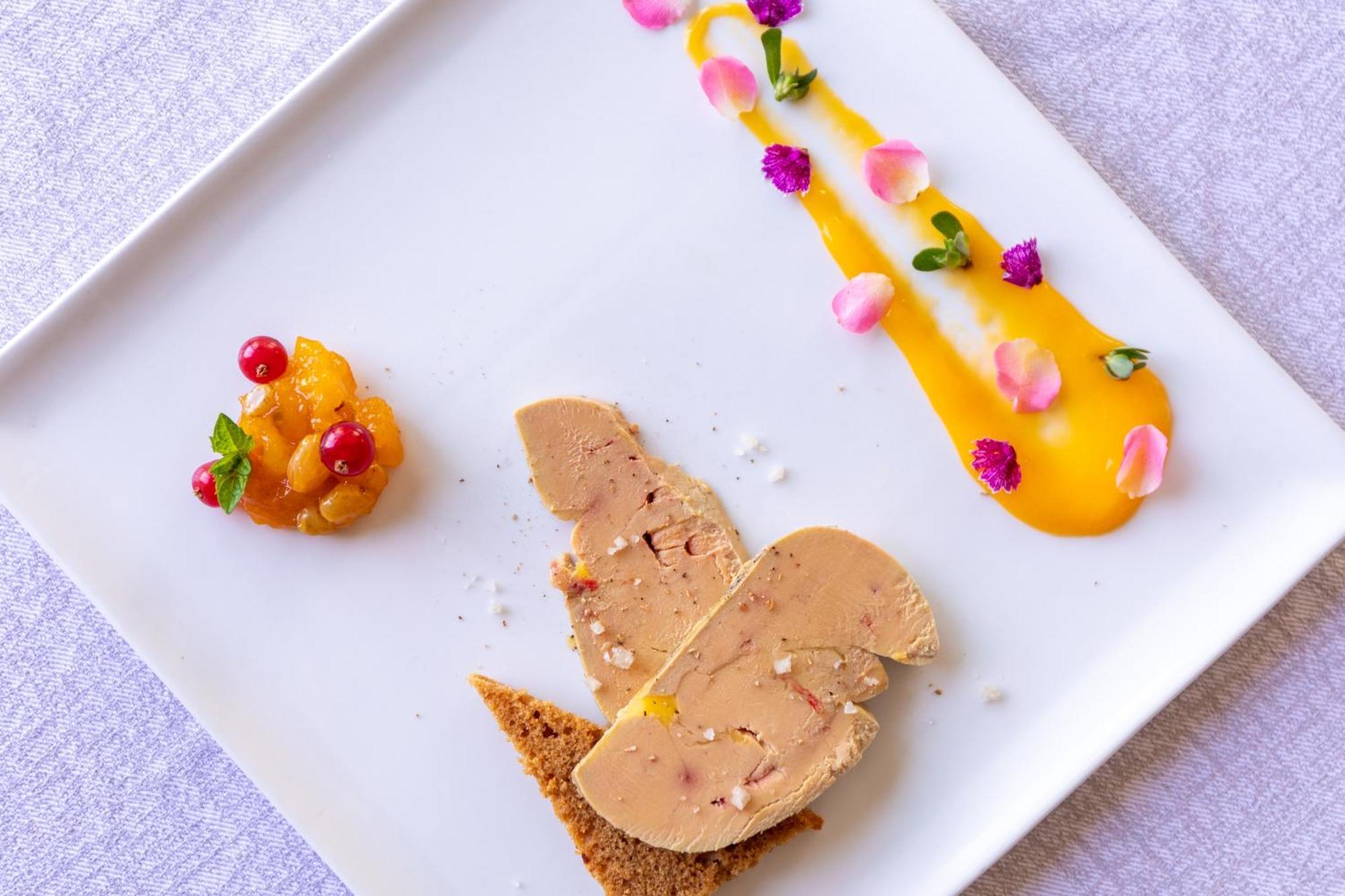 Logis Hotel Restaurant Du Pont Ambialet Екстериор снимка