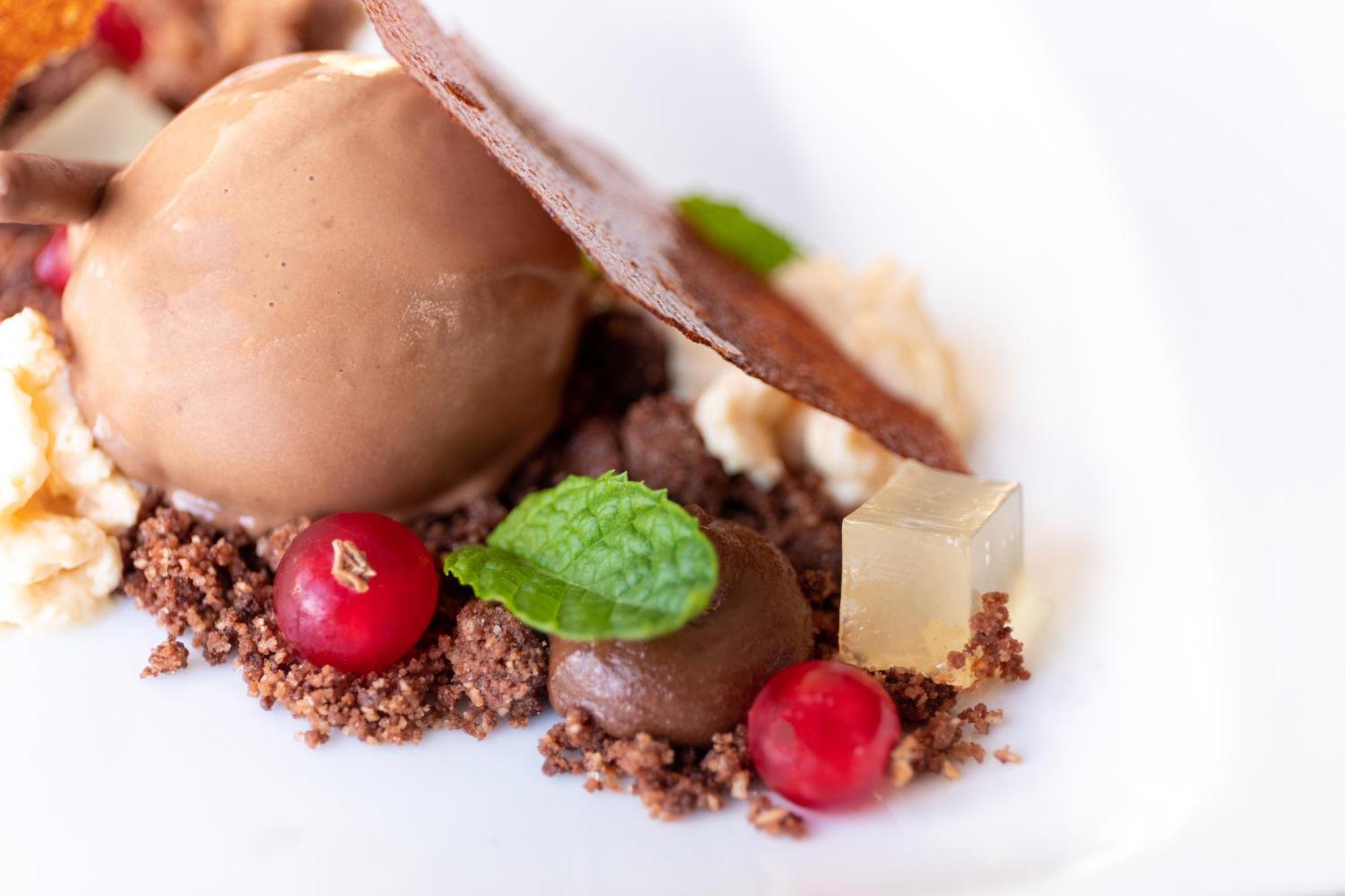 Logis Hotel Restaurant Du Pont Ambialet Екстериор снимка
