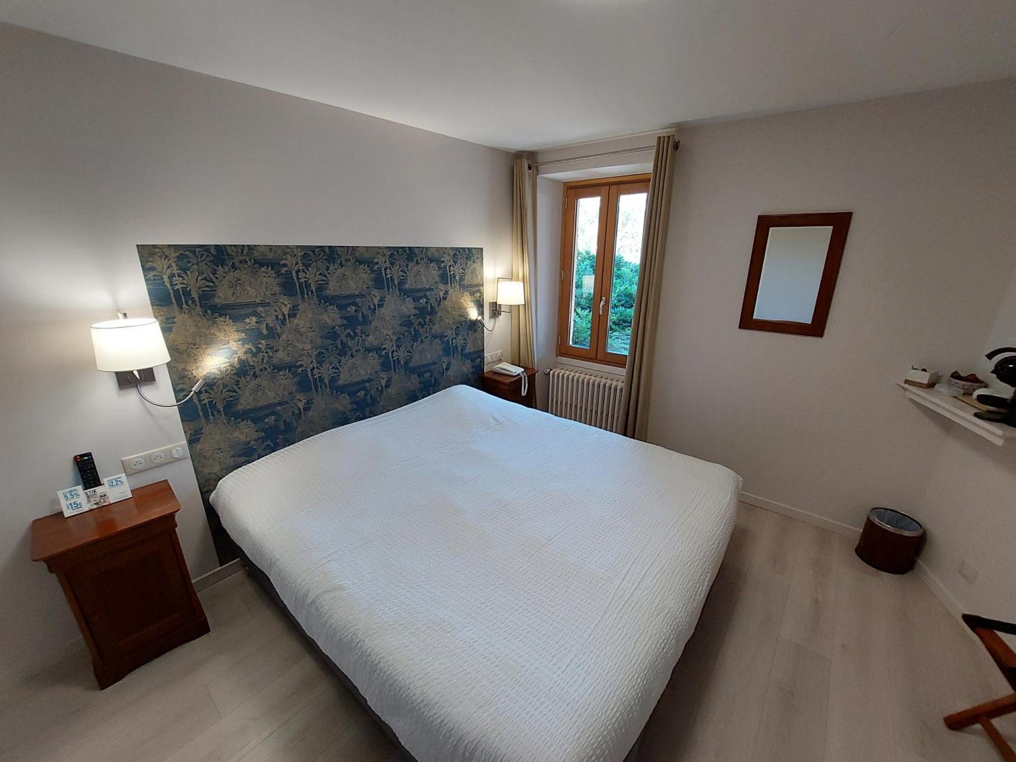 Logis Hotel Restaurant Du Pont Ambialet Екстериор снимка
