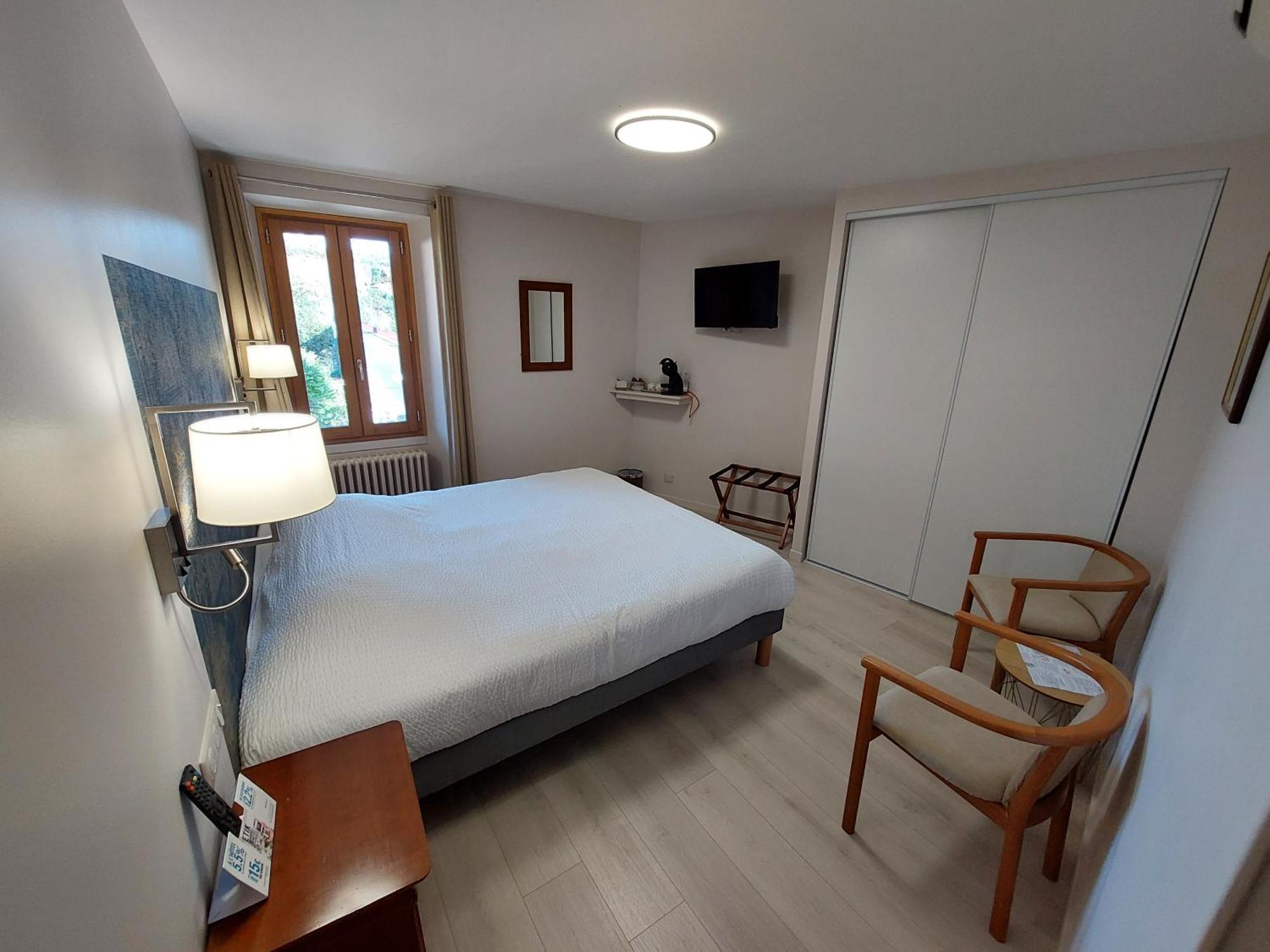 Logis Hotel Restaurant Du Pont Ambialet Екстериор снимка
