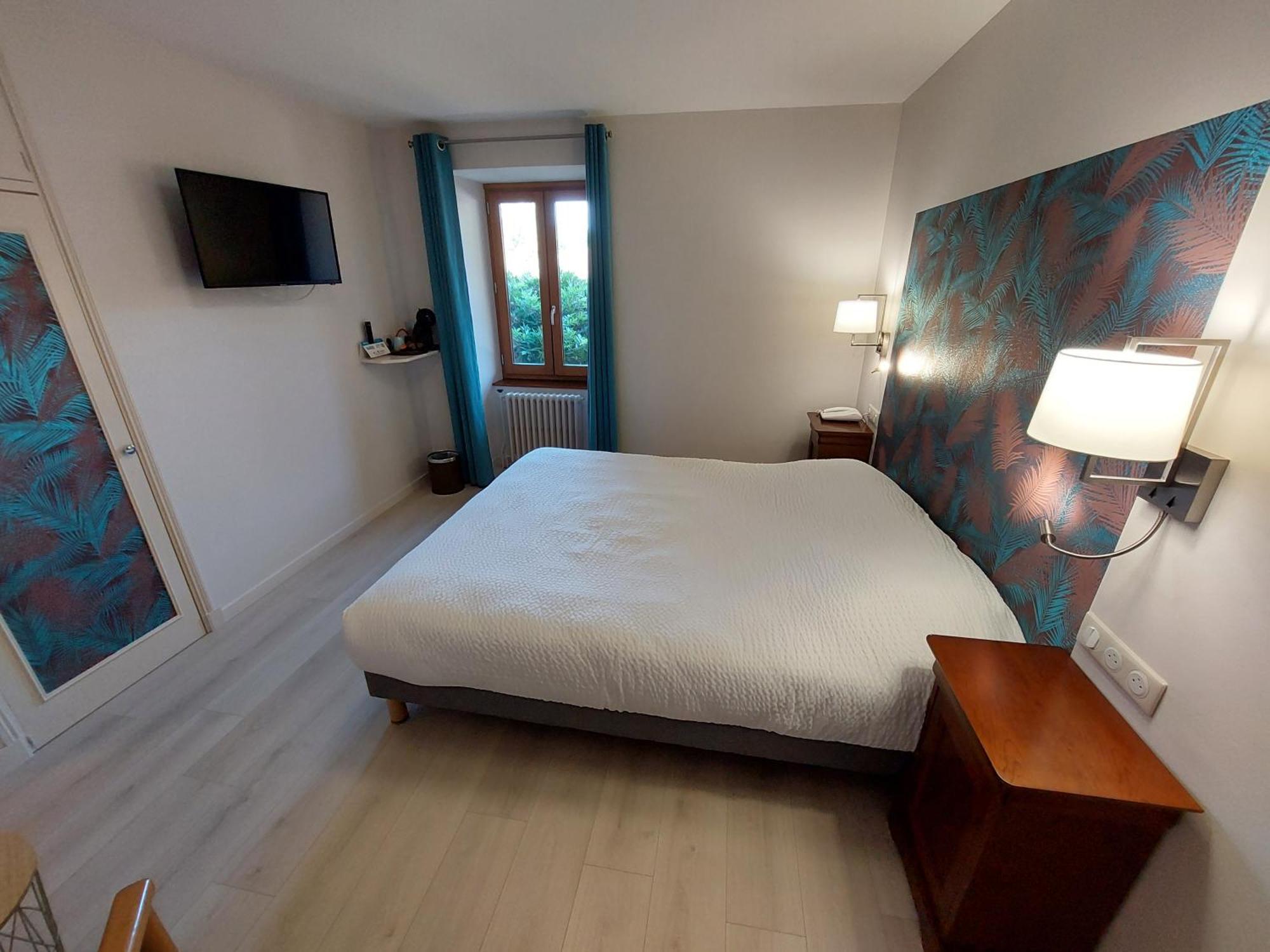 Logis Hotel Restaurant Du Pont Ambialet Екстериор снимка