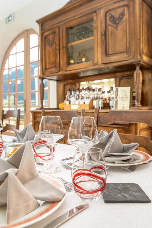 Logis Hotel Restaurant Du Pont Ambialet Екстериор снимка