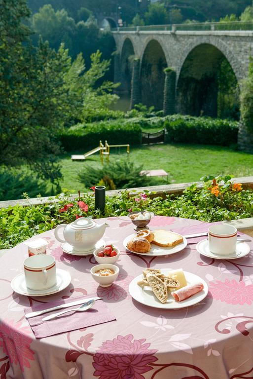 Logis Hotel Restaurant Du Pont Ambialet Екстериор снимка