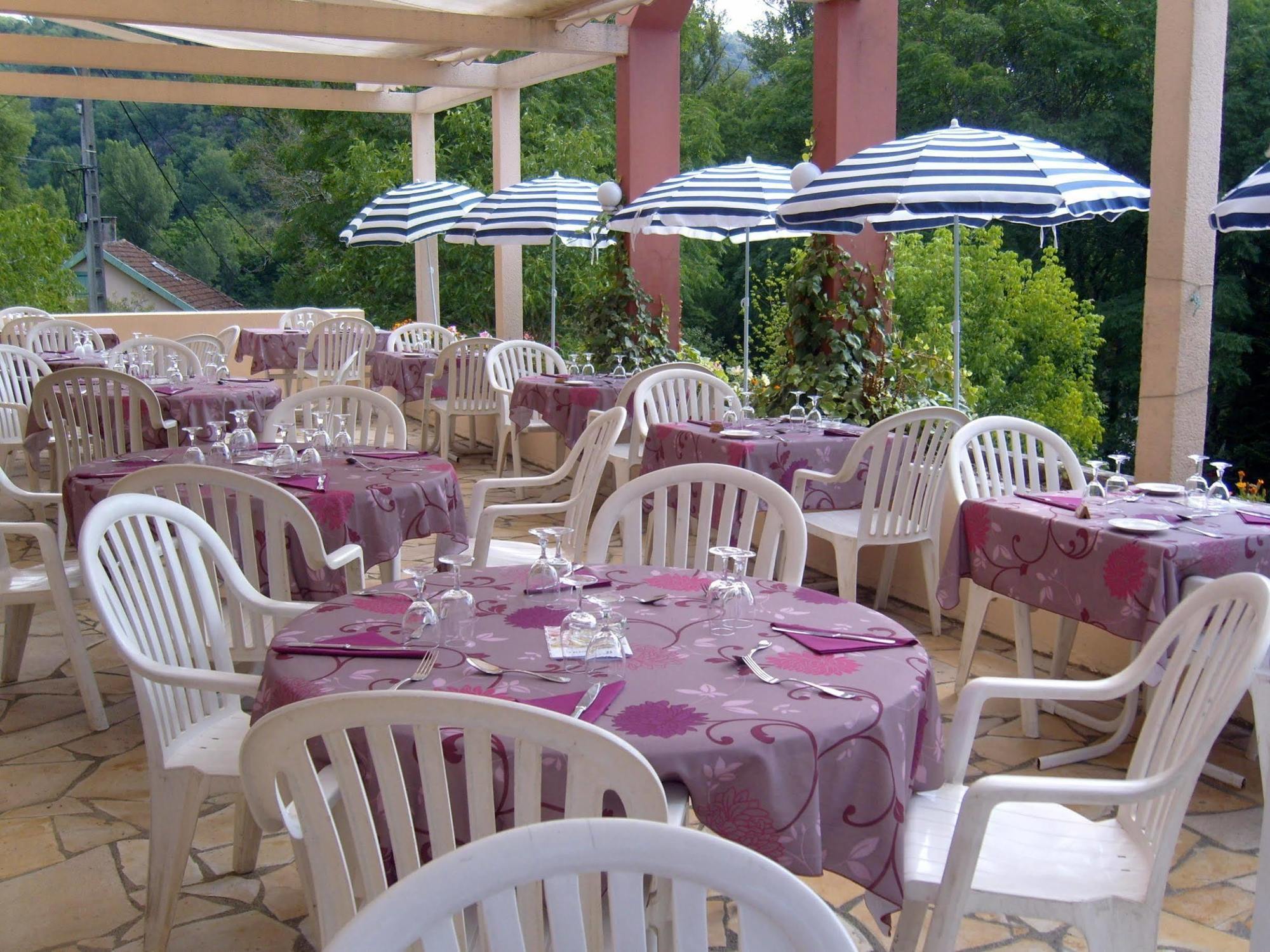 Logis Hotel Restaurant Du Pont Ambialet Екстериор снимка