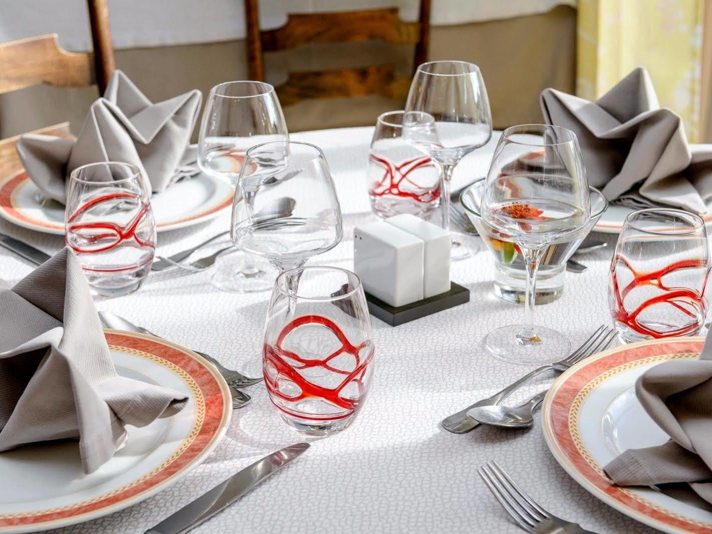 Logis Hotel Restaurant Du Pont Ambialet Екстериор снимка