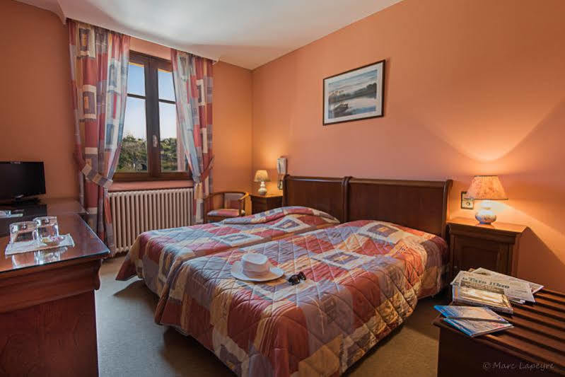 Logis Hotel Restaurant Du Pont Ambialet Екстериор снимка